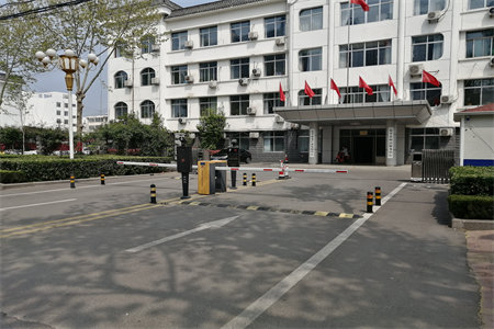 桃园小区三室两厅106平米中等装修有储出售